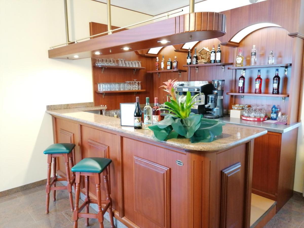 Residence Villa Margherita B&B Nebbiuno Luaran gambar